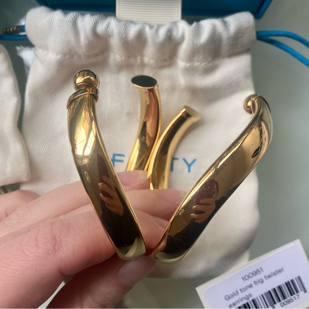 Rare Fenty Luxury Fashion Jewelry, Gold Tone Twist Hoops and Bracelet Set - Picture 5 of 10